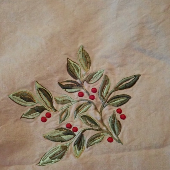 Christmas Holly Embroidered Linen Tablecloth Decorations Cottage Granny Core - Picture 9 of 13